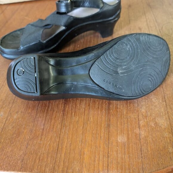 Aravon Black Leather Heels (some wear on shoes) - Picture 2 of 4
